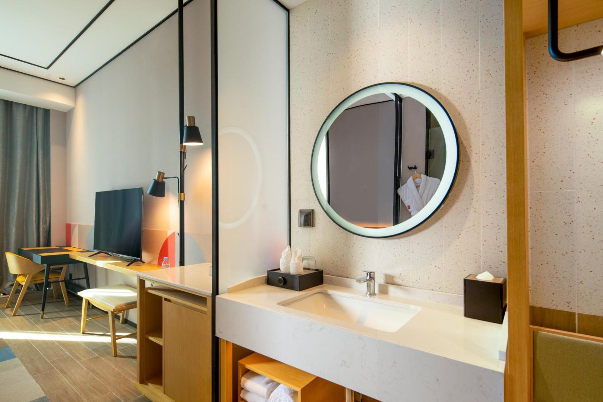 Hilton Garden Inn Shenzhen Airport,Enjoy 24-Hour One Way Free Delivery From Hotel To Shenzhen Baoan Airport On The Hour Exterior photo