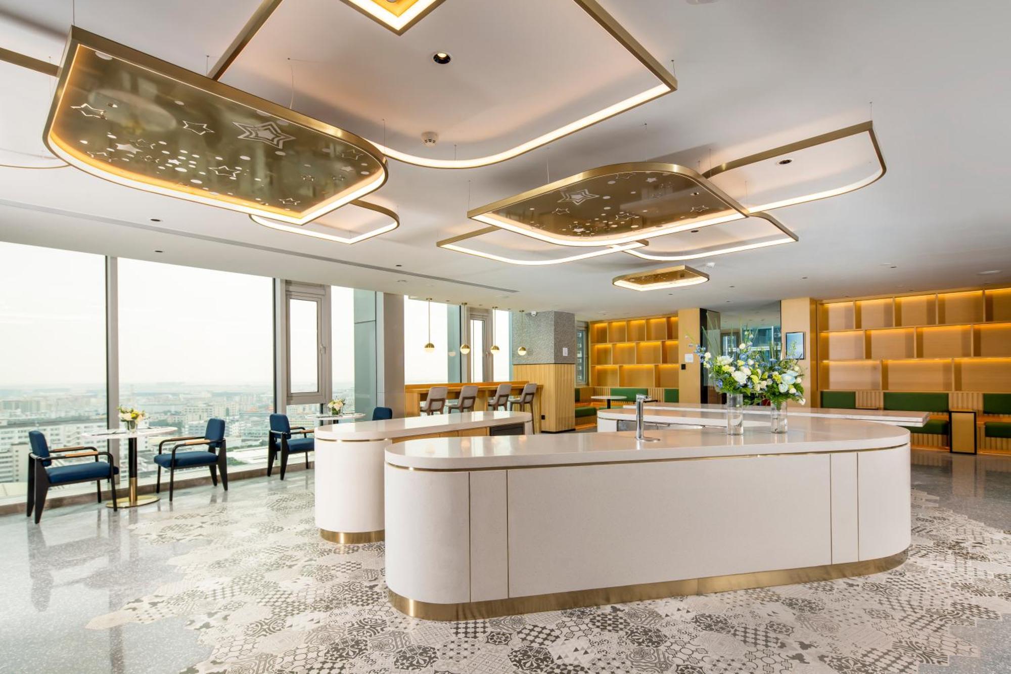 Hilton Garden Inn Shenzhen Airport,Enjoy 24-Hour One Way Free Delivery From Hotel To Shenzhen Baoan Airport On The Hour Exterior photo