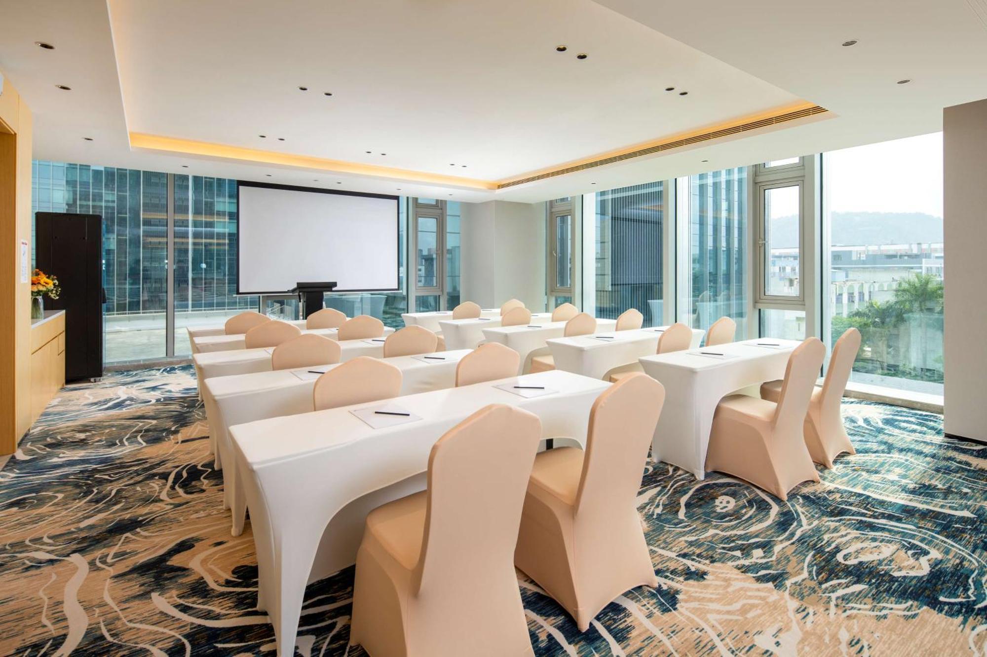 Hilton Garden Inn Shenzhen Airport,Enjoy 24-Hour One Way Free Delivery From Hotel To Shenzhen Baoan Airport On The Hour Exterior photo