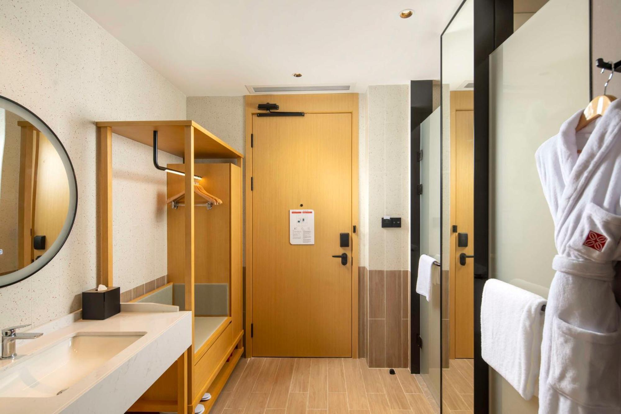 Hilton Garden Inn Shenzhen Airport,Enjoy 24-Hour One Way Free Delivery From Hotel To Shenzhen Baoan Airport On The Hour Exterior photo