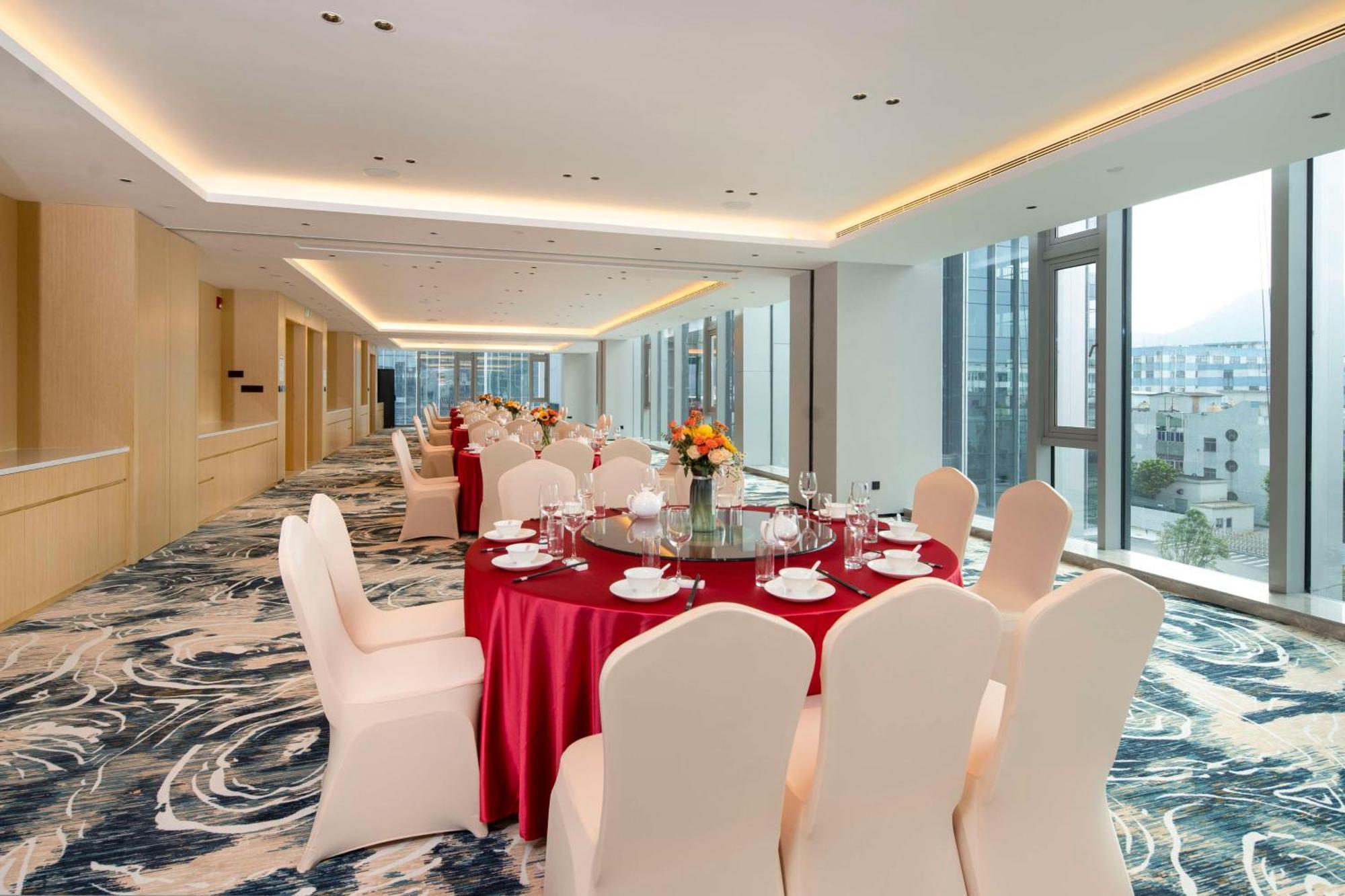 Hilton Garden Inn Shenzhen Airport,Enjoy 24-Hour One Way Free Delivery From Hotel To Shenzhen Baoan Airport On The Hour Exterior photo